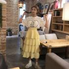 Short-sleeve Printed T-shirt / Tiered Midi Skirt