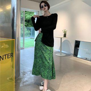 Side-slit Light T-shirt / Argyle Midi Skirt