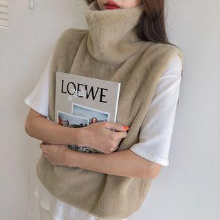 Turtleneck Sleeveless Eco-fur Top