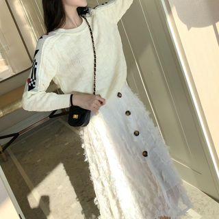 Patterned Sweater / Fringe A-line Midi Skirt