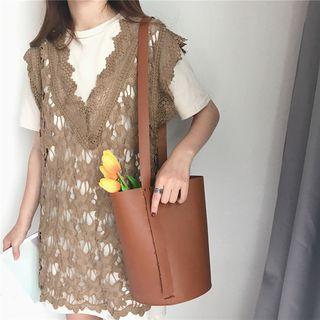 Set : Plain Short-sleeve T-shirt + V-neck Lace Dress