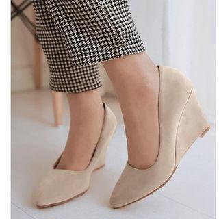 Pointy-toe Wedge Pumps