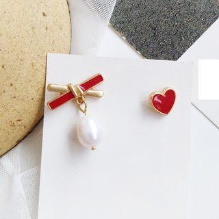 Non-matching Faux Pearl Ribbon Earring