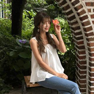 Sleeveless Banded A-line Top