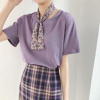 Set: Short-sleeve Plain T-shirt + Scarf