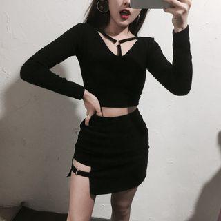 Long Sleeve Metal Ring Detail Cropped T-shirt
