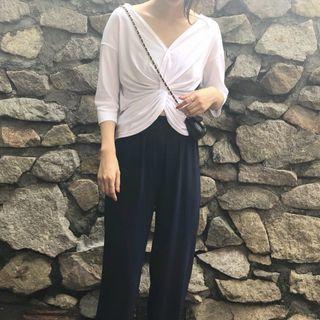 V-neck 3/4-sleeve T-shirt / High Waist Cropped Pants
