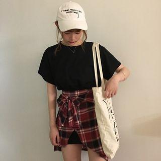 Set : Short-sleeve T-shirt + Plaid Skirt