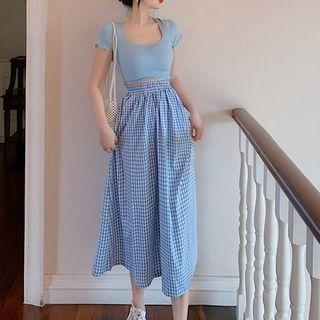Short-sleeve Cropped T-shirt / Gingham A-line Midi Skirt