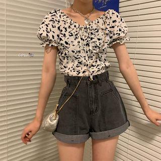 Puff-sleeve Printed V-neck Top / High-waist Denim Shorts