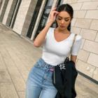 V-neck Cropped Slim-fit T-shirt