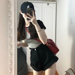 Short Sleeve Round Neck Crop T-shirt / Wide Leg Shorts