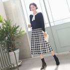 Patterned Pleated Knit Skirt