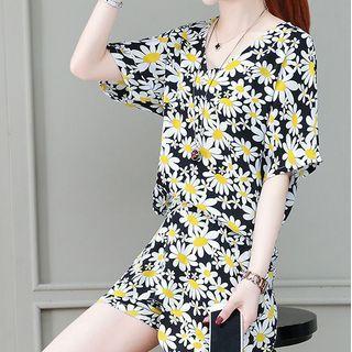 Set: Short-sleeve Flower Top + Shorts