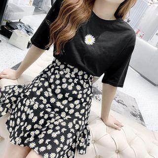 Short-sleeve Floral Embroidery T-shirt Black - One Size