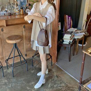 Button-side Cable-knit Vest
