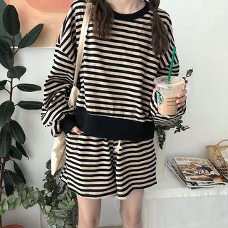Set : Striped Bat-sleeved Sweatshirt + Shorts