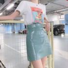 Elbow-sleeve Printed T-shirt / Patent Mini Fitted Skirt