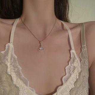 Fan Pendant Necklace Gold - One Size