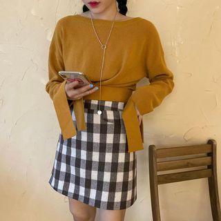 Round Neck Belted Cropped Knit Top
