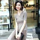 V-neck Knit Top/pleated Skirt