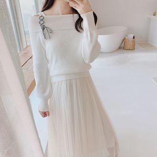 Set: Off-shoulder Lace-up Sweater + Midi A-line Mesh Skirt