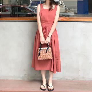 Square-neck Midi Sleeveless Dress