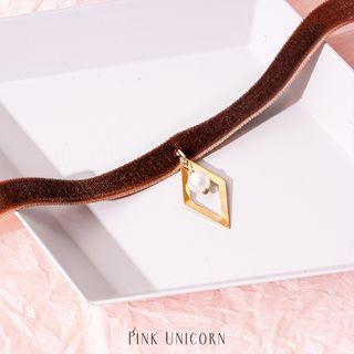 Faux Pearl Pendant Velvet Choker