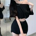 Elbow-sleeve Open-back T-shirt / High Waist Denim Shorts