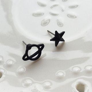 Non-matching Planet & Star Ear Stud E703 - One Size