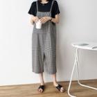 Set: Plain Short-sleeve T-shirt + Checked Cropped Jumper Pants Black - One Size
