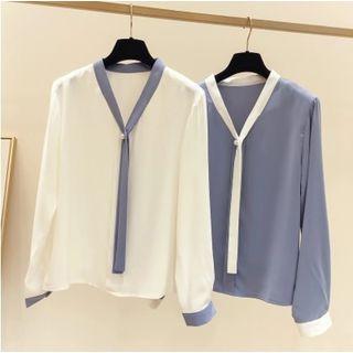 Contrast-trim V-neck Blouse