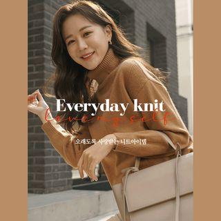 Turtle-neck Slit-side Boxy Knit Top