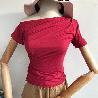 Short-sleeve Off Shoulder Asymmetric T-shirt