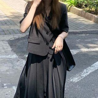 Elbow-sleeve Blazer / Pleated Midi A-line Skirt