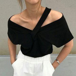 Short-sleeve V-neck Cutout T-shirt