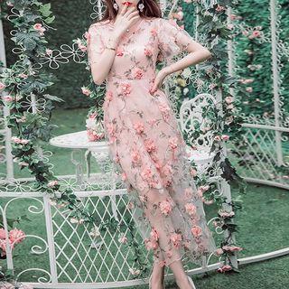 Flower Accent V-neck Short Sleeve Maxi Lace Dress