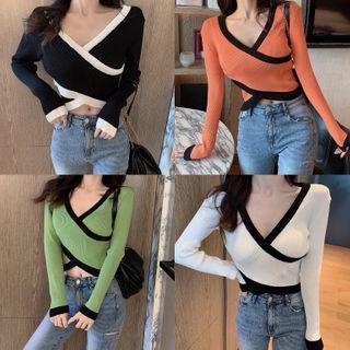 Contrast Trim V-neck Cropped Knit Top