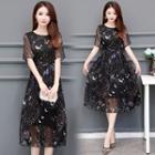 Star Printed Short-sleeve Midi Dress