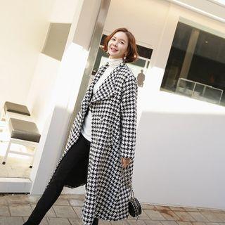 Wide-lapel Houndstooth Coat