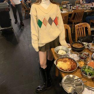 Long-sleeve V-neck Plaid Knit Sweater / Plain Pleated Mini Skirt
