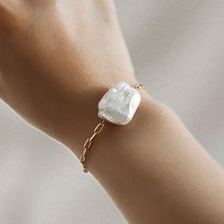 Faux Pearl Bracelet 1521 - White Faux Pearl - Gold - One Size