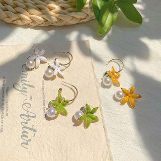Metal Flower Faux Pearl Dangle Earring