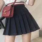 Short-sleeve Print T-shirt / Pleated Skirt