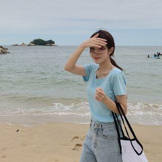 Square-neck Color T-shirt