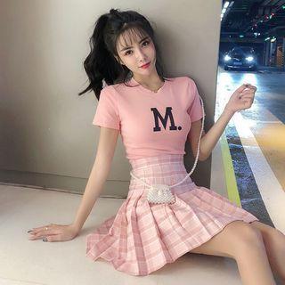 Lettering Short-sleeve T-shirt / Plaid Pleated Skirt / Set