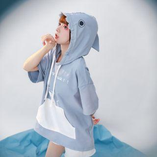 Elbow-sleeve Shark-themed Hooded T-shirt
