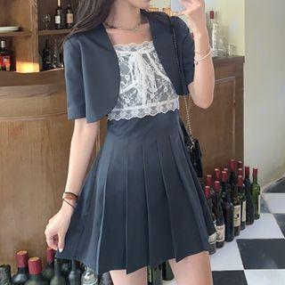 Short-sleeve Blazer / Lace Camisole Top / Pleated Skirt
