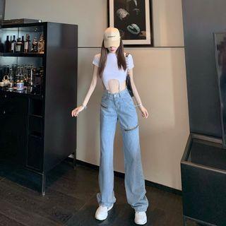 Short-sleeve Cropped T-shirt / Ripped Wide Leg Jeans