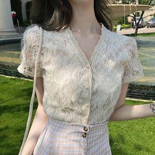 Short-sleeve Lace Buttoned Top / Plaid Wide-leg Shorts
